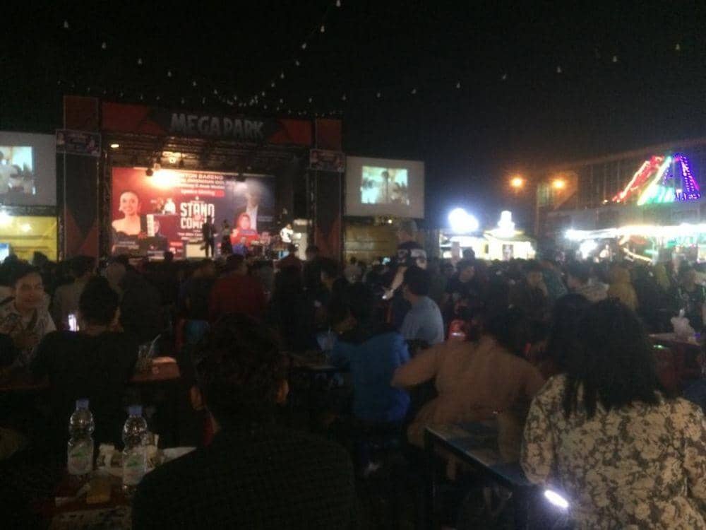 Suasana nonton bareng Lyodra dan kompetisi Stand Up Comedy di Megapark Medan (IDN Times/Indah Permata Sari)