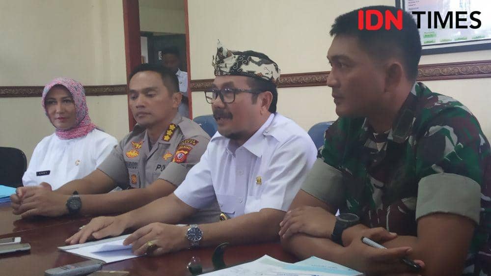 Forkopimda Kabupaten Cirebon menggelar rapat koordinasi terkait pencegahan wabah virus corona. (IDN Times/Wildan Ibnu)
