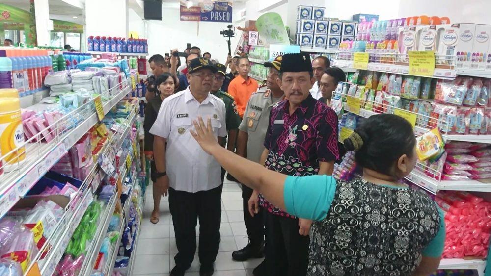 Forkopimda Tulungagung sidak apotik dan swalayan, IDN Times / Bramanta Pamungkas