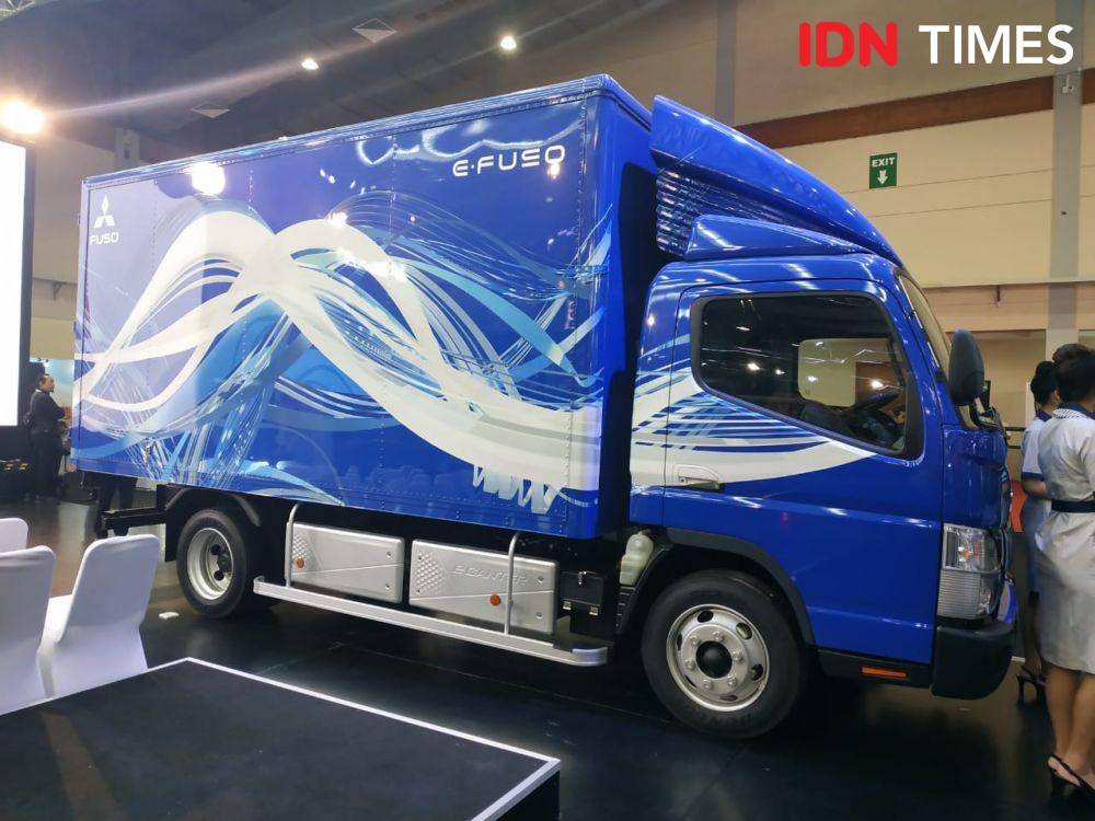 Truk listrik FUSO (IDN Times/Dwi Agustiar)