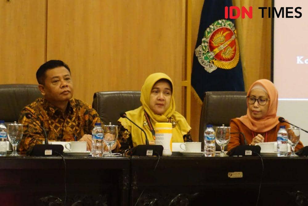 Kepala Dinas Kesehatan DIY Pembajun Setiyaningastutie (tengah). IDN Times/Tunggul Damarjati