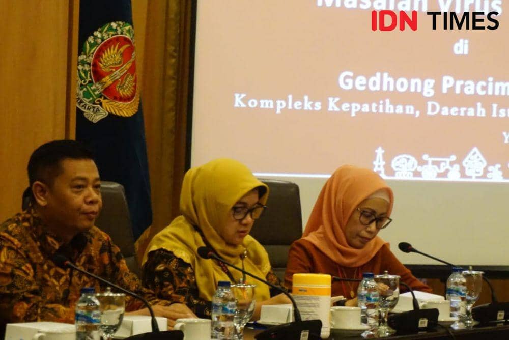 Kepala Dinas Kesehatan DIY Pembajun Setiyaningastutie (tengah). IDN Times/Tunggul Damarjati