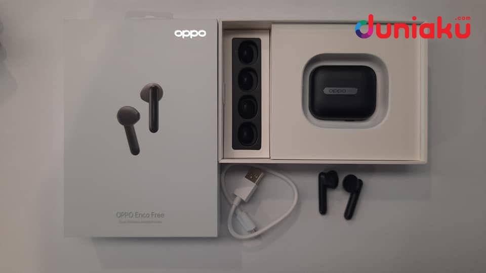 Unboxing TWS Oppo Enco Free. duniaku.com/Adhitya Daniel