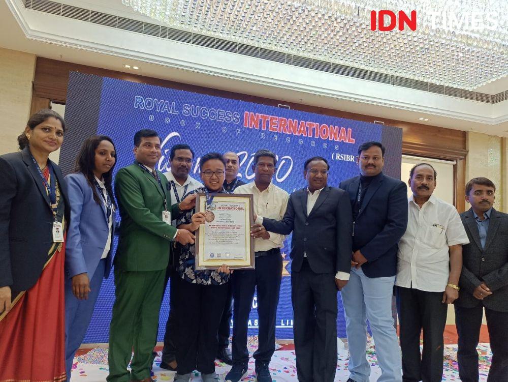 Kisah Bocah Kaliwungu Kendal, Main Piano 10 Lagu dengan Mata Tertutup