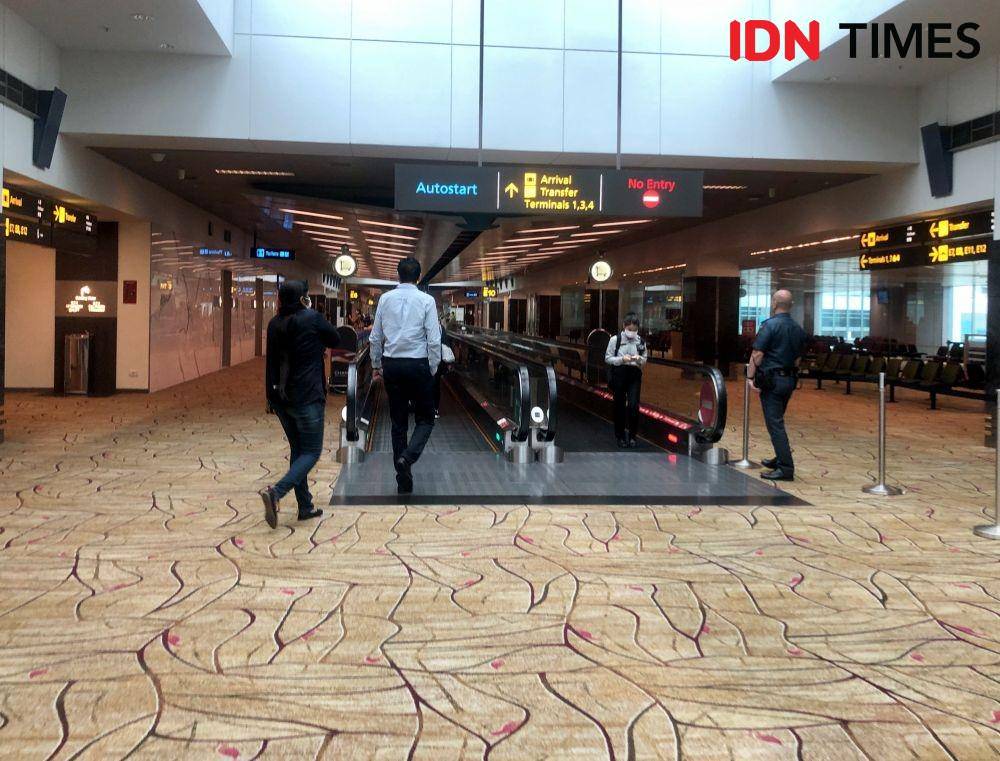 Suasana bandara udara Changi, Siangapura (IDN Times/Ernia Karina)