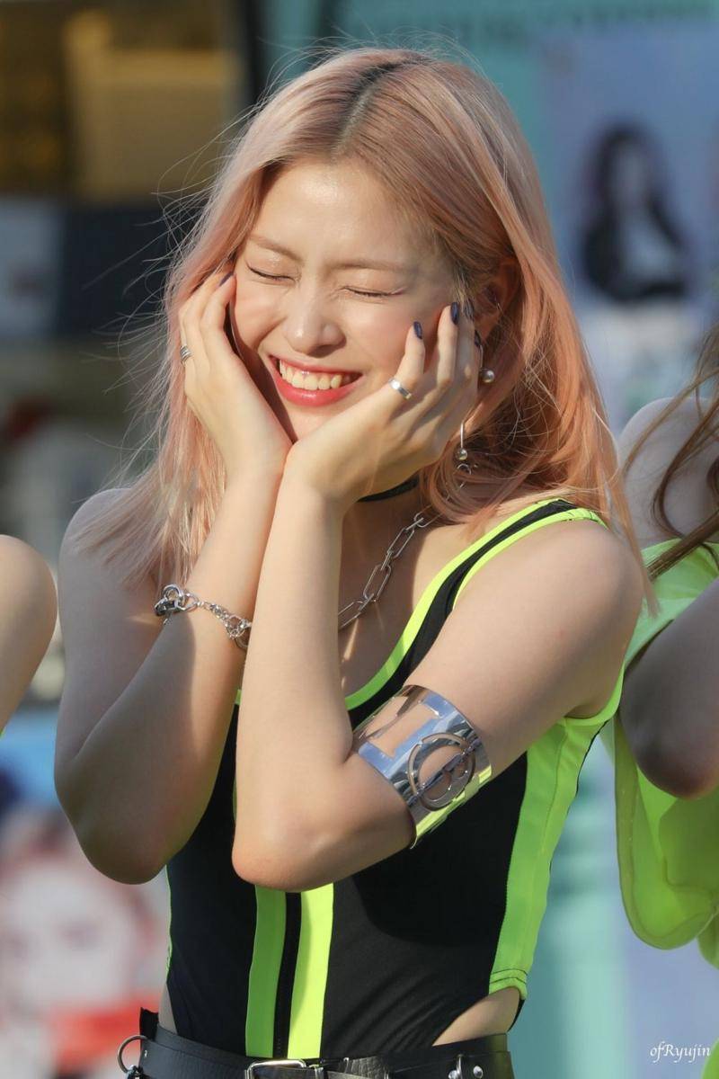 Twitter.com/ITZY_RYJN