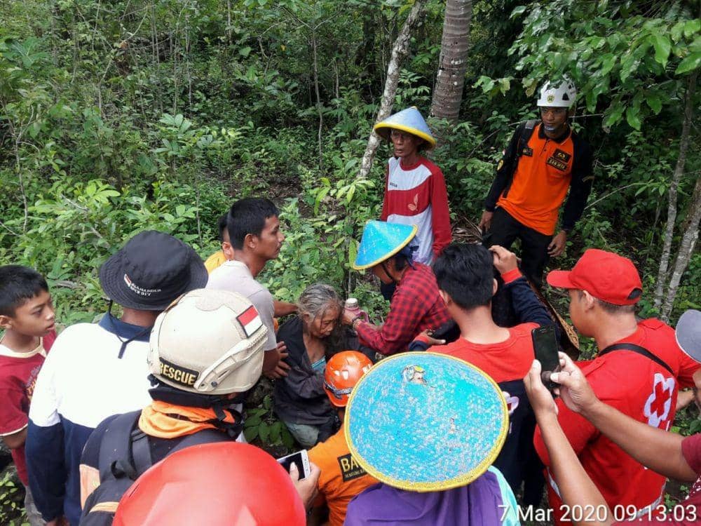 Nenek Sumijem warga Pundong yang dikabarkan hilang ditemukan selamat. IDN Times/Humas Kantor Basarnas