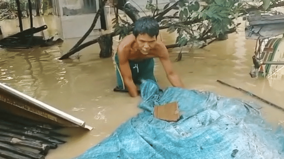 Banjir melanda Desa Gintung Lor Kecamatan Susukan Kab. Cirebon. (Istimewa)