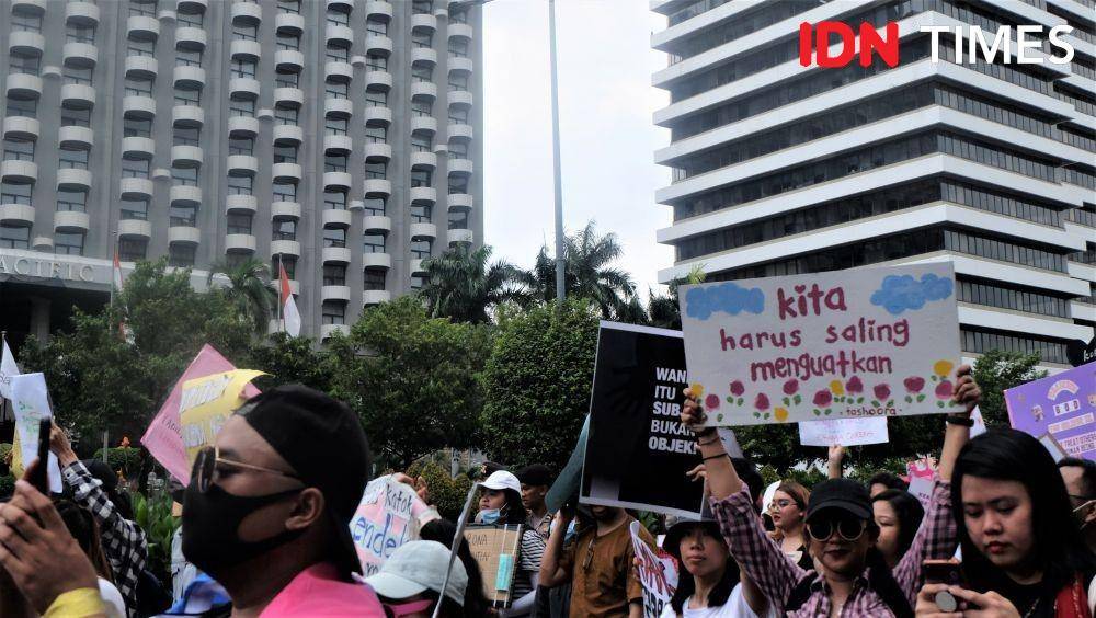 Salah satu poster dalam acara Women's March 2020 di Jakarta. 8 Maret. IDN Times/Tyas Hanina