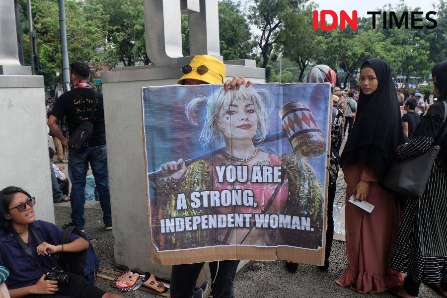 Salah satu poster dalam acara Women's March 2020 di Jakarta. 8 Maret. IDN Times/Tyas Hanina