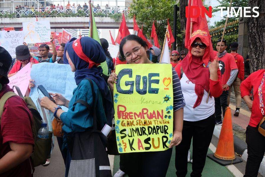 Salah satu poster dalam acara Women's March 2020 di Jakarta. 8 Maret. IDN Times/Tyas Hanina
