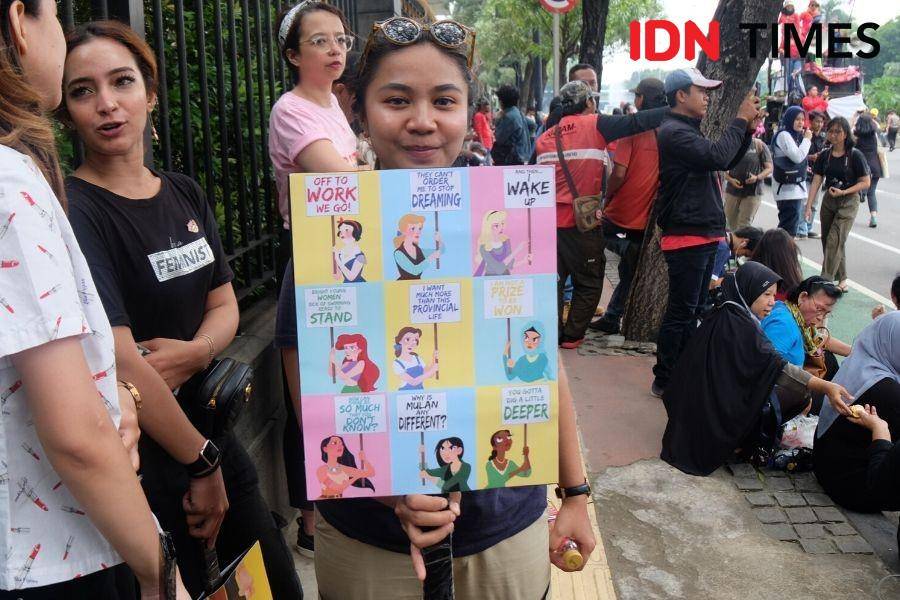 Salah satu poster dalam acara Women's March 2020 di Jakarta. 8 Maret. IDN Times/Tyas Hanina