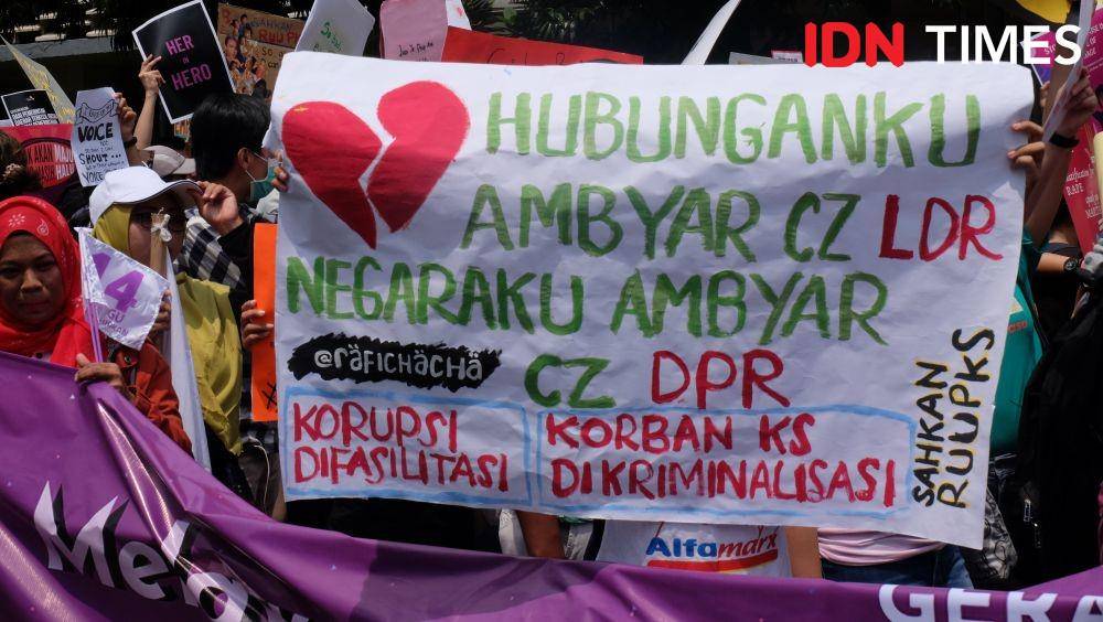 Salah satu poster dalam acara Women's March 2020 di Jakarta. 8 Maret. IDN Times/Tyas Hanina