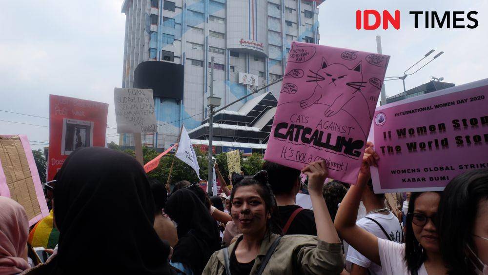 Salah satu poster dalam acara Women's March 2020 di Jakarta. 8 Maret. IDN Times/Tyas Hanina