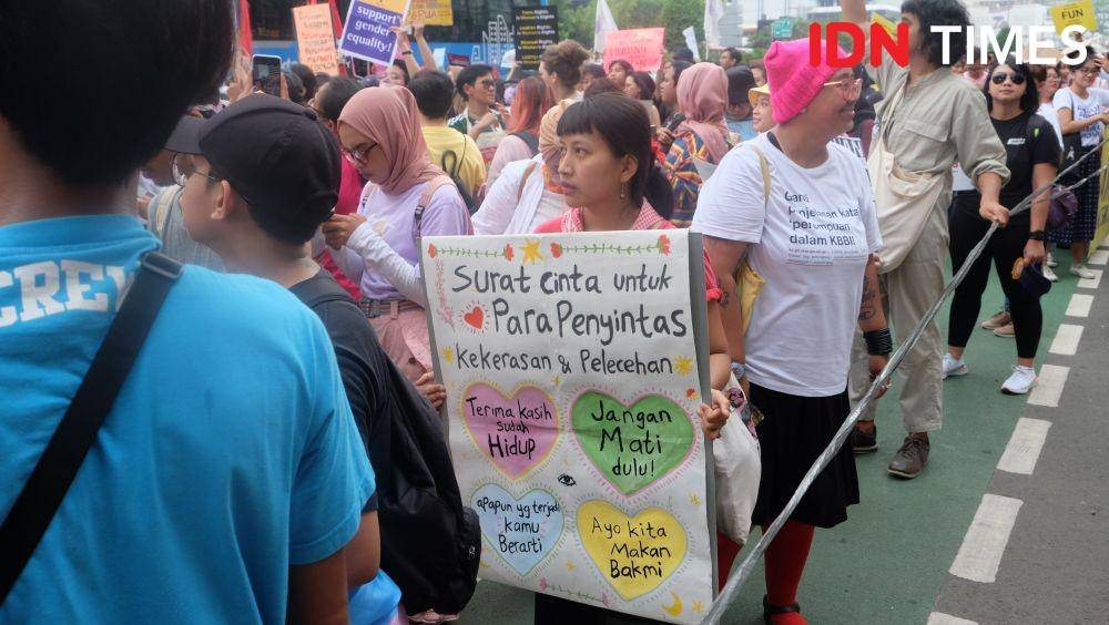 Salah satu poster dalam acara Women's March 2020 di Jakarta. 8 Maret. IDN Times/Tyas Hanina