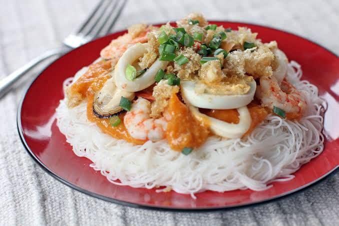 7 Kuliner Mi Putih Khas Asia yang Bikin Gak Mau Berhenti Menyeruput