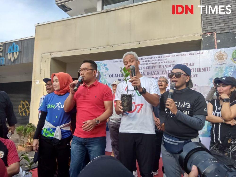 Olahraga Bersama di Dago, Ganjar dan Emil Lengket Kaya Prangko