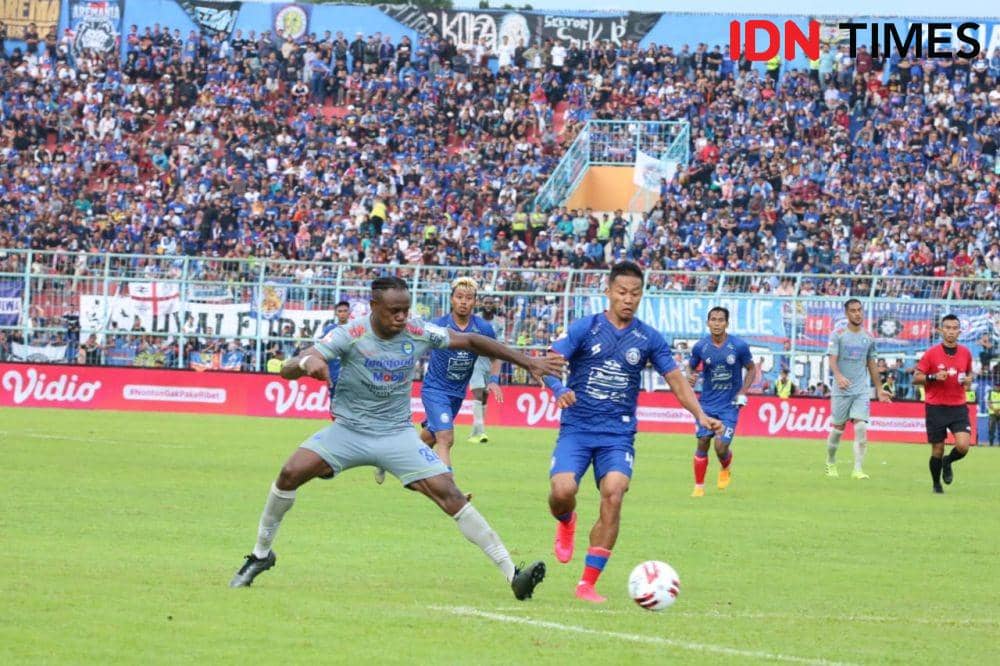 Arema FC vs Persib Bandung, Minggu (8/3). IDN Times/Alfi Ramadana