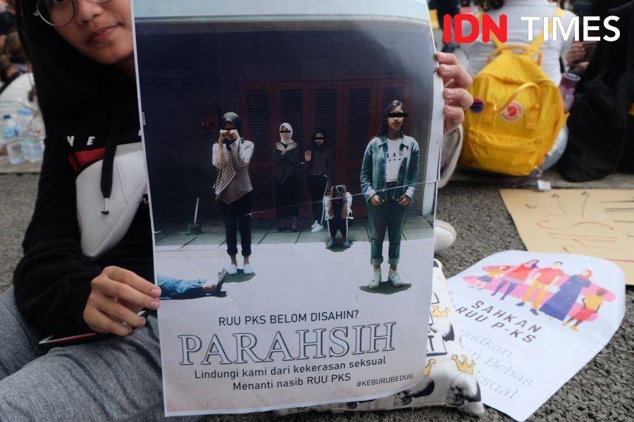 Salah satu poster dalam acara Women's March 2020 di Jakarta. 8 Maret. IDN Times/Tyas Hanina