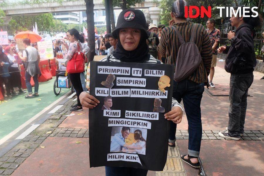 Salah satu poster dalam acara Women's March 2020 di Jakarta. 8 Maret. IDN Times/Tyas Hanina