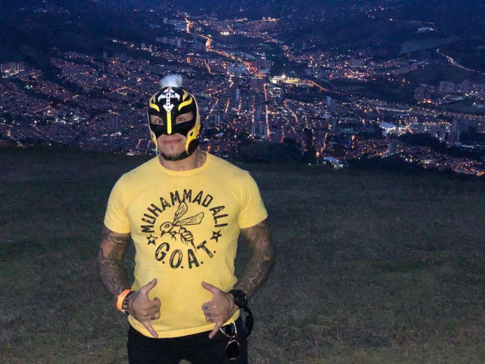 Mengesankan! 10 Potret Kehidupan Rey Mysterio Pegulat WWE