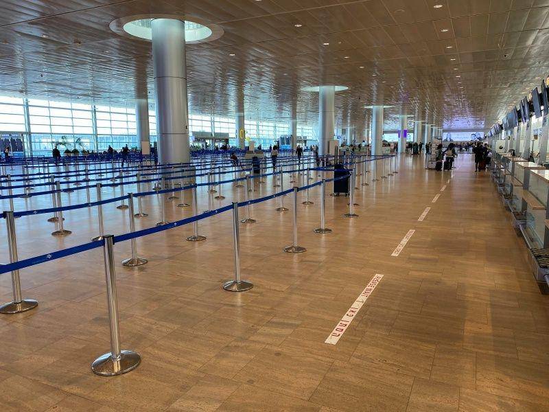 Suasana memperlihatkan area terminal keberangkatan di Bandara Internasional Ben Gurion di Lod, dekat Tel Aviv, Israel, pada 8 Maret 2020. ANTARA FOTO/REUTERS/Rami Amichay