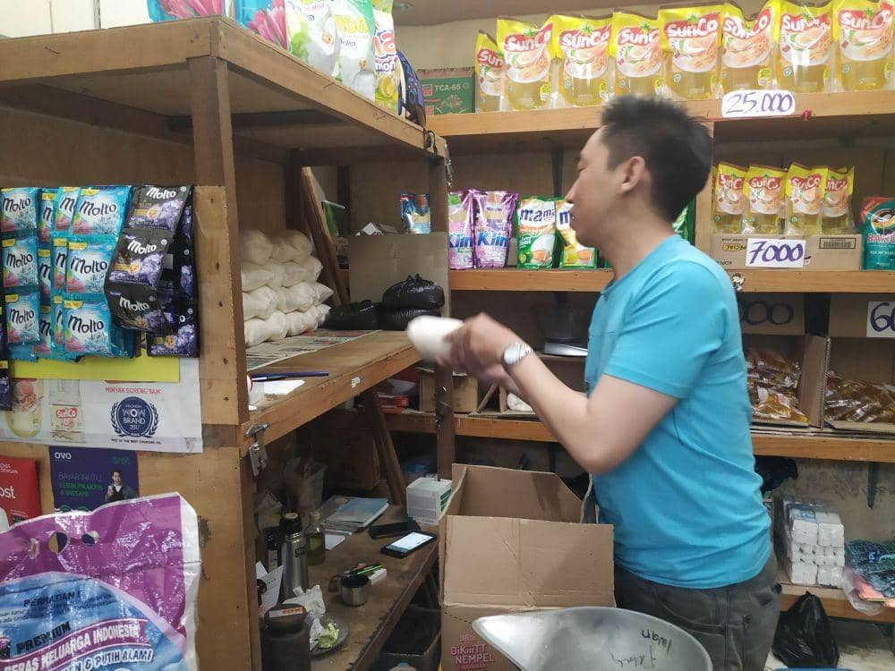 Meski mahal, penjualan gula tetap normal tidak ada penurunan. IDN Times/ Alfi Ramadana