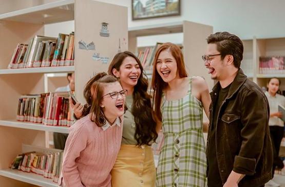 10 Momen Manis Reuni Pemeran Sinetron Kepompong, Nostalgia Banget!