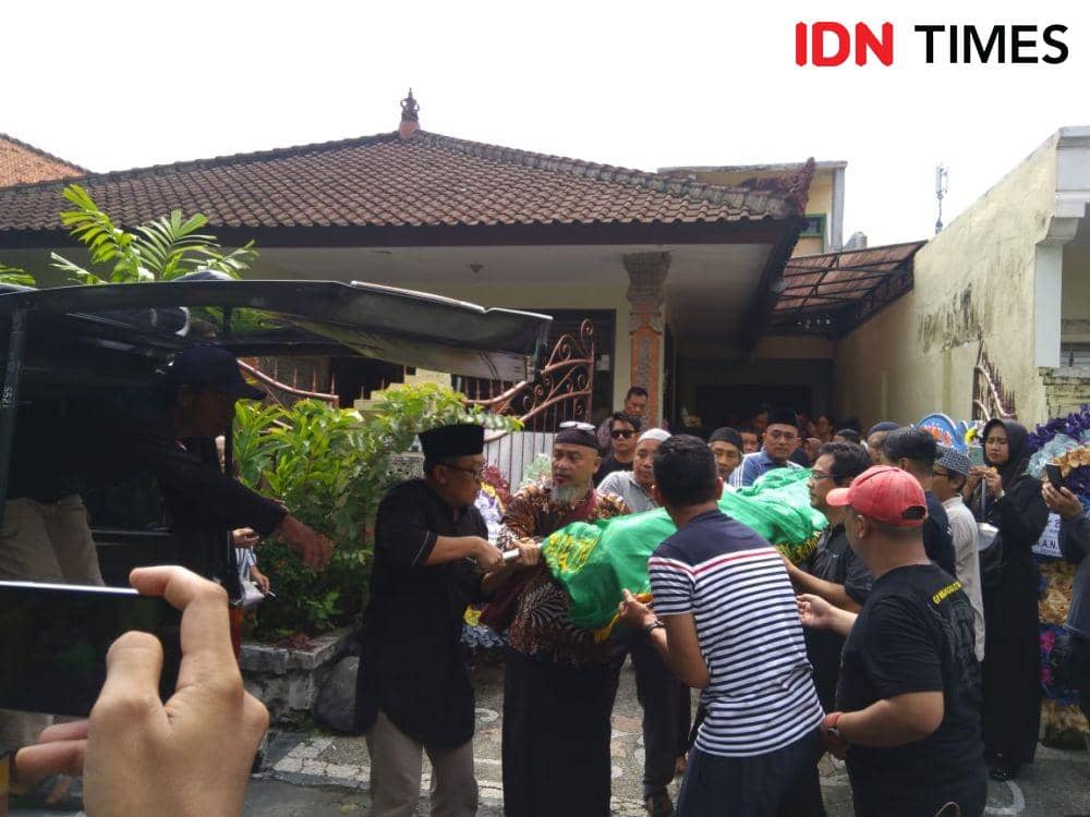 Pendiri Rumah Sanur Berpulang, Ratusan Kerabat Mengantar Kepergiannya