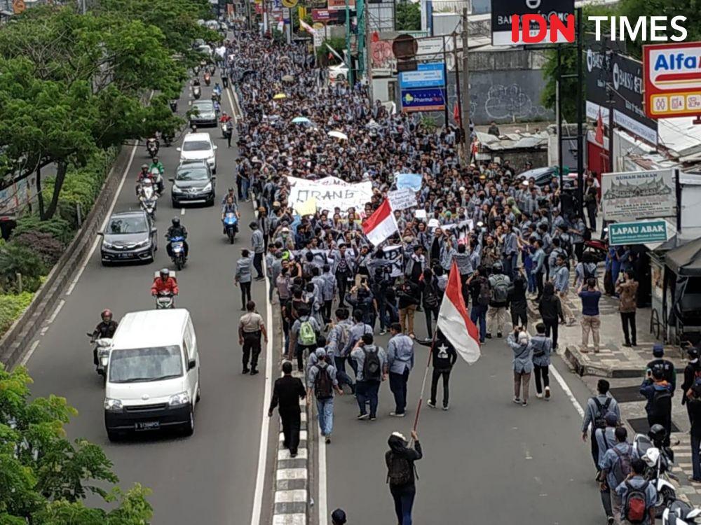 Ribuan Mahasiswa Gunadarma Unjuk Rasa, Jalan Margonda Sempat Lumpuh