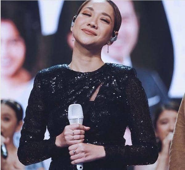 10 Momen BCL Pakai Oufit Gelap di Atas Panggung, Anggun Berkelas!