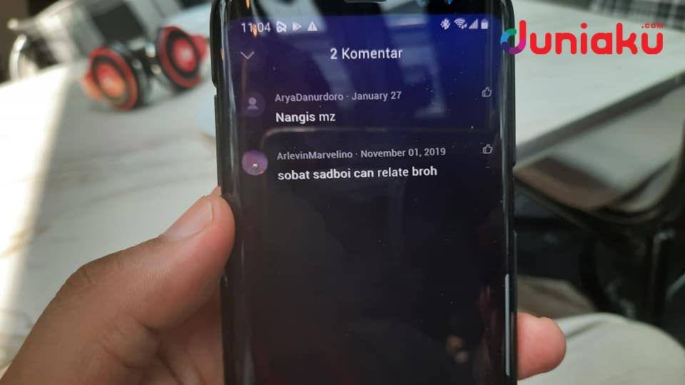 Kolom komentar American Football - Never Meant di Resso. duniaku.com/Adhitya Daniel