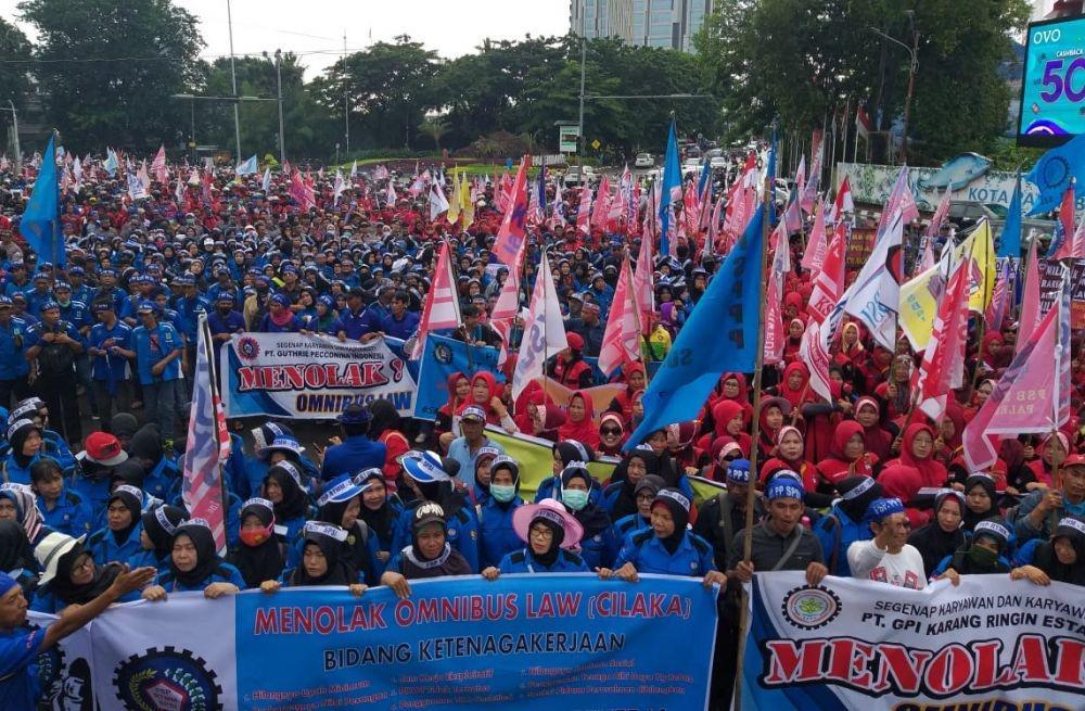 Ribuan Buruh Tolak RUU Cipta Kerja Datangi DPRD Sumsel, Ini Hasilnya!