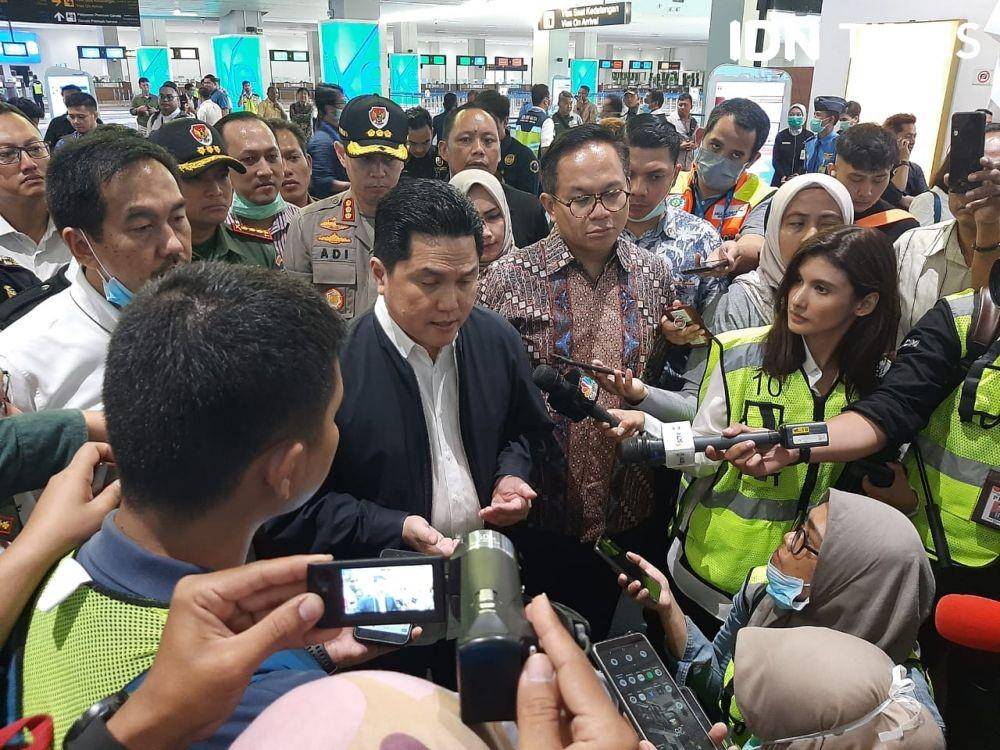 Menteri BUMN Erick Thohir kunjungan kerja ke Bandara Soekarno-Hatta. Dia meninjau dan melihat fasilitas dan perlengkapan upaya pencegahan penyebaran COVID-19 di Bandara Soetta, Rabu (11/3)