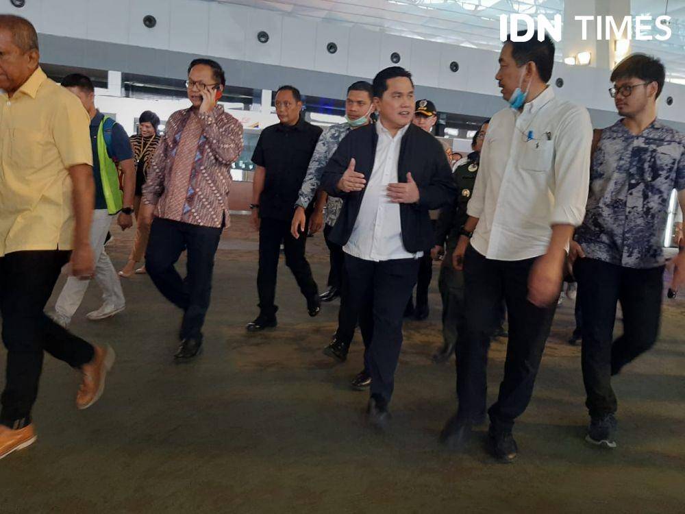 Menteri BUMN Erick Thohir kunjungan kerja ke Bandara Soekarno-Hatta. Dia meninjau dan melihat fasilitas dan perlengkapan upaya pencegahan penyebaran COVID-19 di Bandara Soetta (IDN Times/Candra Irawan)