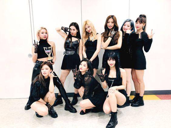 Twitter.com/jypetwice