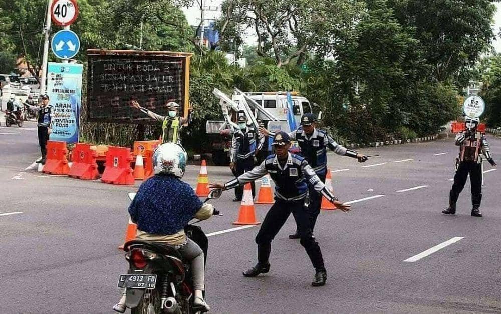 Seketika Ngakak! 9 Tingkah Pengendara Motor Ini Bikin Gagal Paham