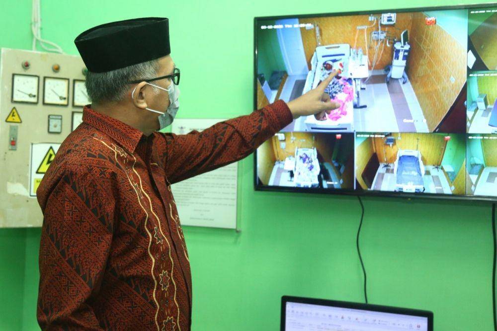 Plt Gubernur Aceh meninjau kesiapan Ruang RICU RSUD Zainoel Abidin dalam penanganan kasus Corona (IDN Times/Humas Pemprov Aceh)