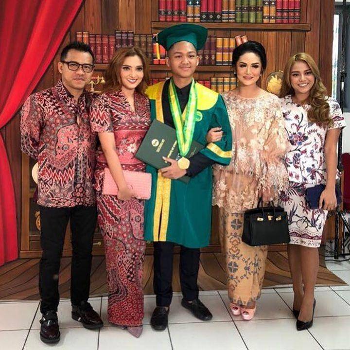 instagram.com/azriel_hermansyah