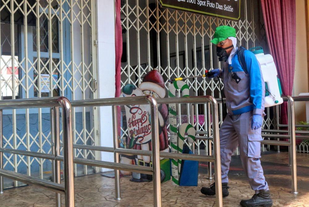 Antisipasi Virus Corona, Jatim Park 3 Disemprot Disinfektan