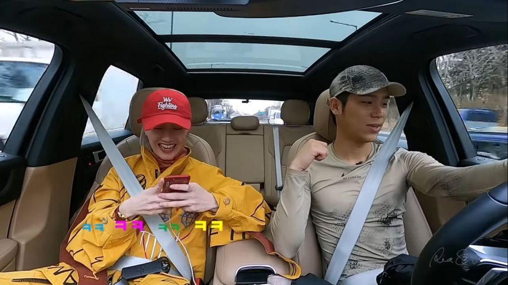 Ria SW Comeback, 10 Potret Gemasnya dengan Artis KHipHop Sik-K