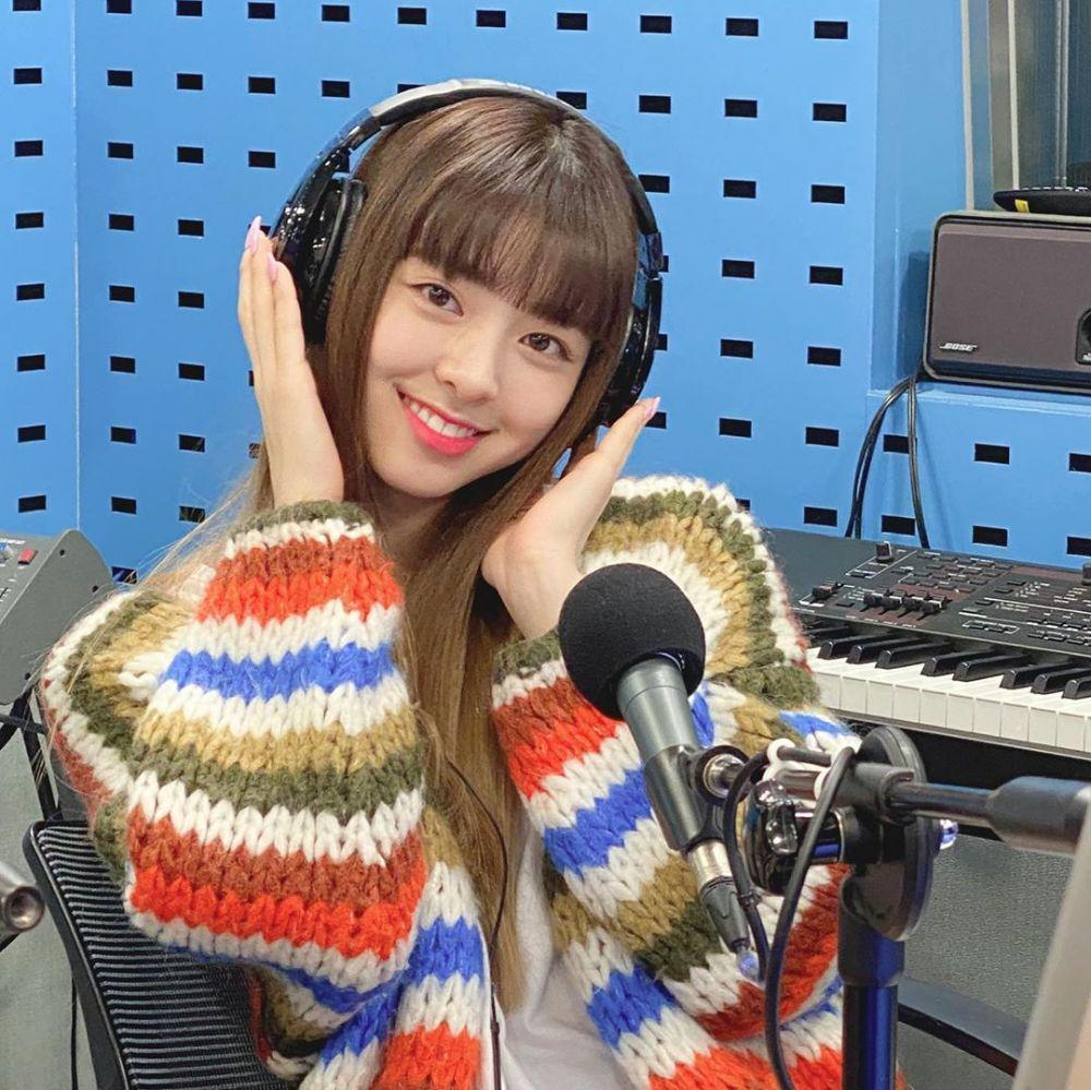 9 Potret Yuna Itzy dengan Rambut Berponi saat Comeback, Makin Imut!