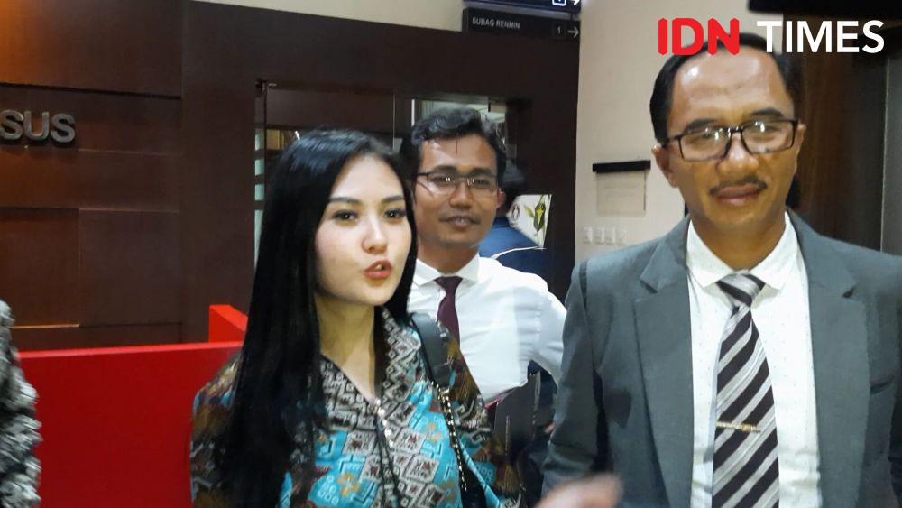Diperiksa 6 Jam, Sarah Gibson Dicecar 27 Pertanyaan oleh Polisi