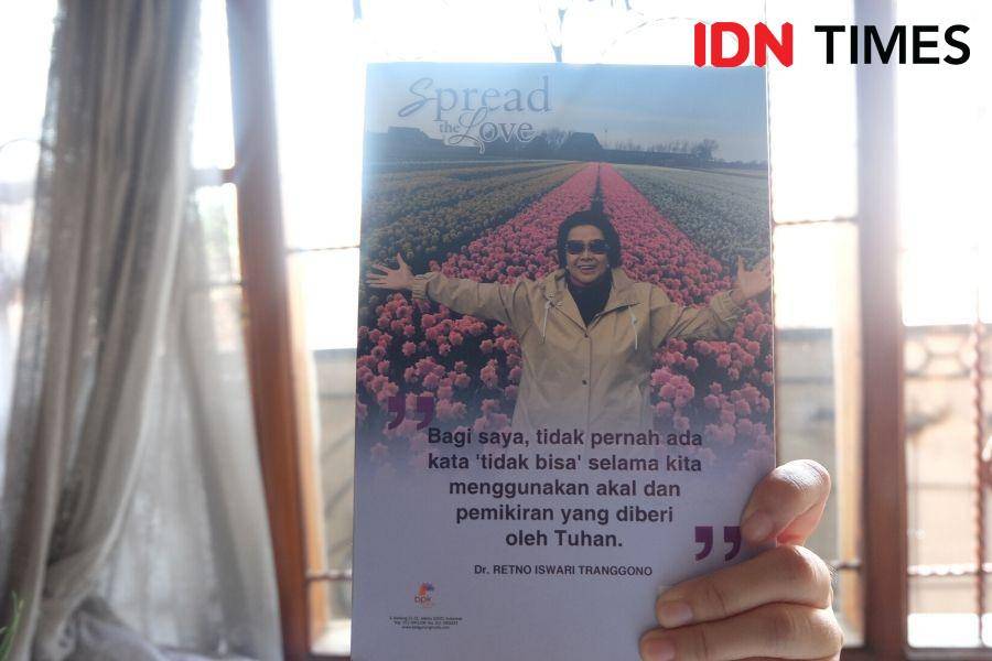 Tampilan belakang buku "Kilau Mutiara di Ujung Senja: Spread the Love". 14 Maret. IDN Times: Tyas Hanina