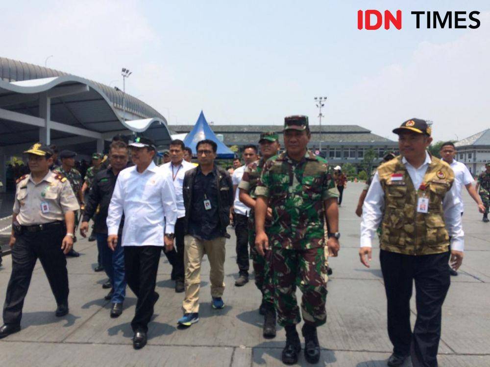 Menteri Koordinator Pembangunan Manusia dan Kebudayaan Republik Indonesia, Muhadjir Effendy menyambut 188 ABK World Dream di Jakarta Utara, Sabtu (14/3) (IDN Times/Irfan Fathurohman)