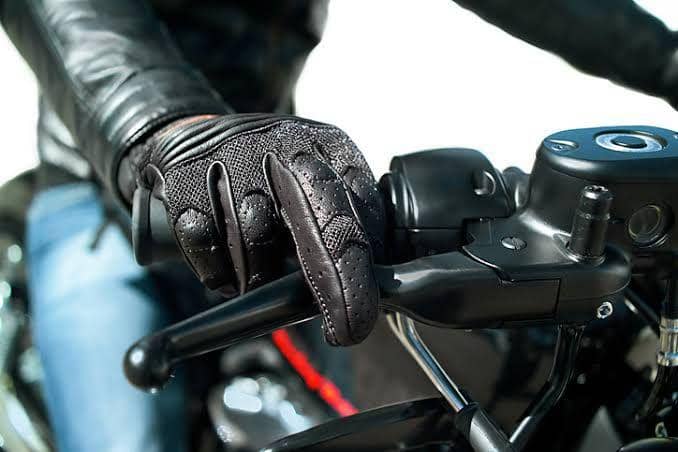 5 Tips Menggunakan Rem Motor Secara Benar dan Aman