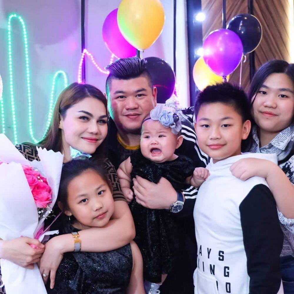 Diisukan Bercerai, 10 Momen DJ Butterfly Bareng Suami & Anak Tirinya