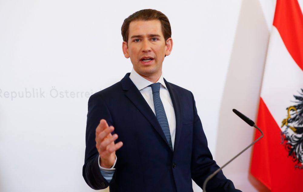 Kanselir Austria Sebastian Kurz memberikan keterangan media mengenai COVID-19 di Wina, Austria, pada 13 Maret 2020. ANTARA FOTO/REUTERS/Leonhard Foeger