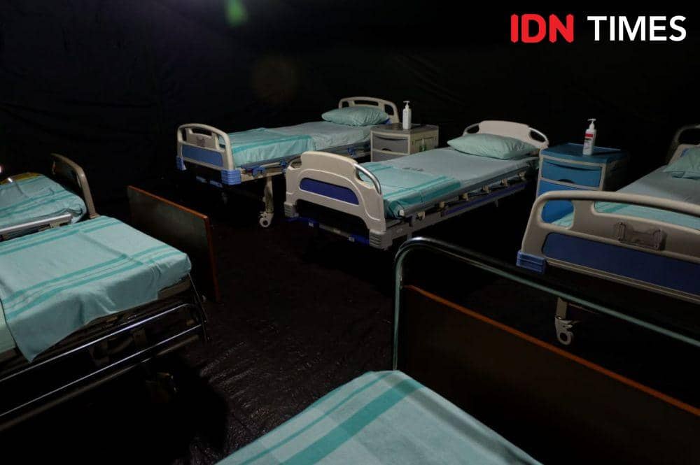 Tenda isolasi COVID-19 di RS Putri Hijau, Medan (IDN Times/Prayugo Utomo)