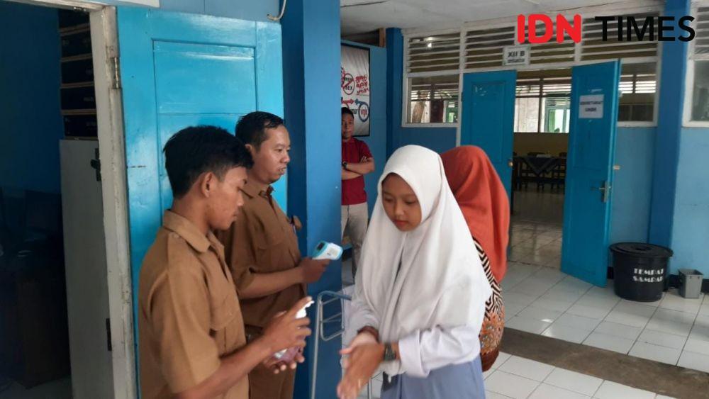 Sebelum Ujian, Pelajar SMK di Gunungkidul Diperiksa Suhu Tubuhnya
